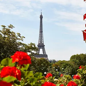 5* Hotel Plaza Athénée - Dorchester Collection