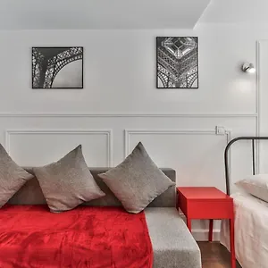 40-flat Eiffel Apartment